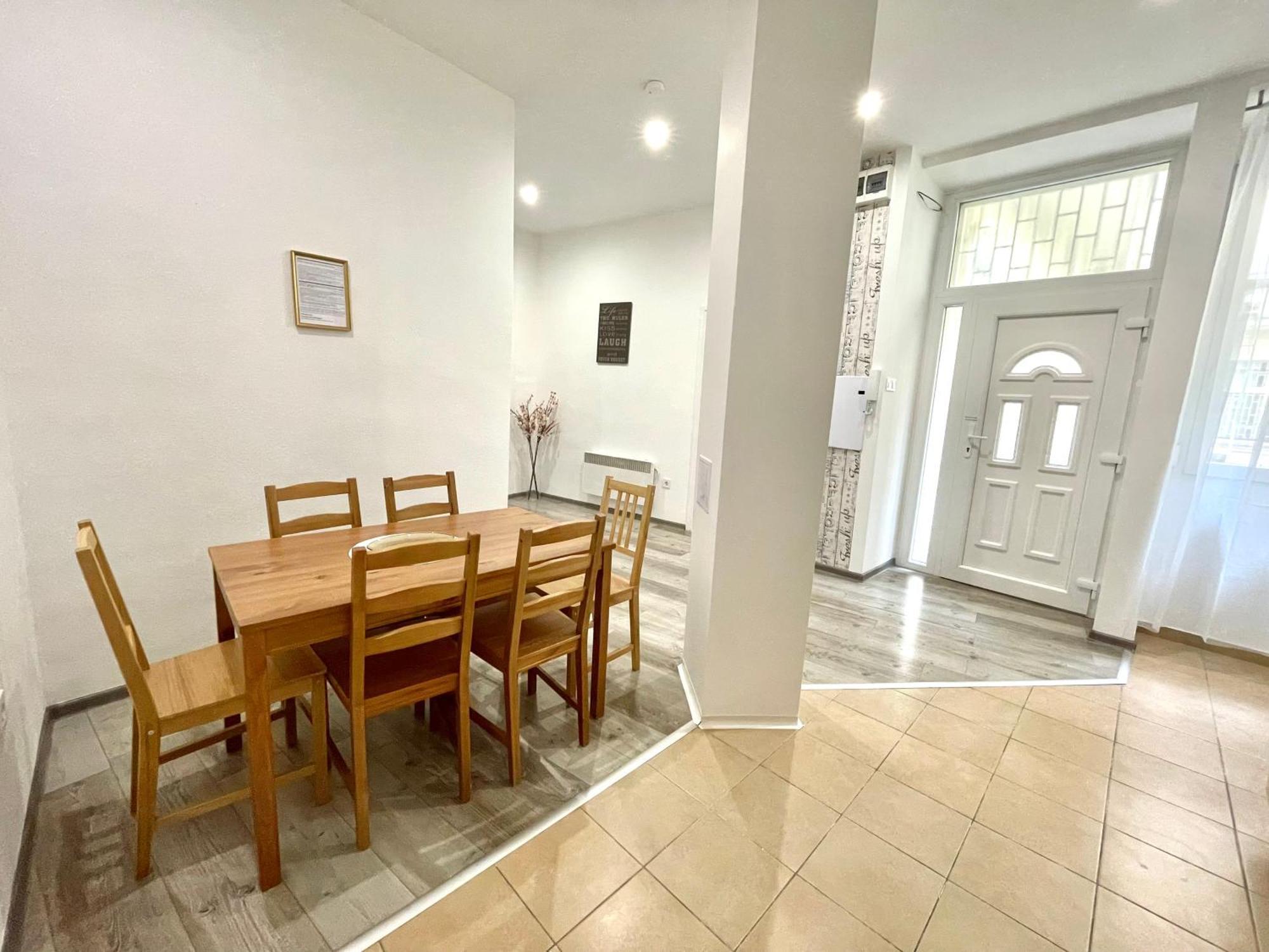 Relax With 2 Bedroom, 2 Bathroom For 6 People In The Centre Free Coffee *