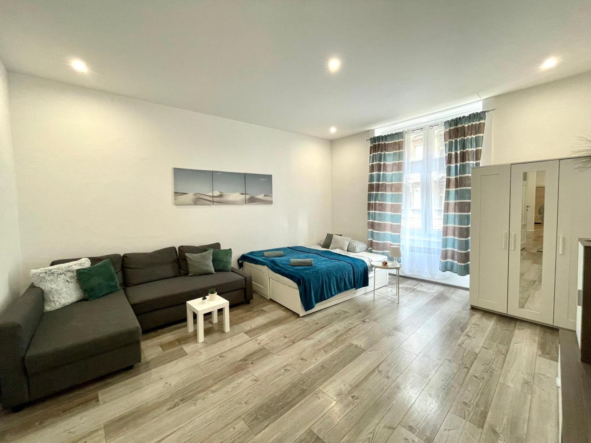 Apartment Relax With 2 Bedroom, 2 Bathroom For 6 People In The Centre Free Coffee Budapest