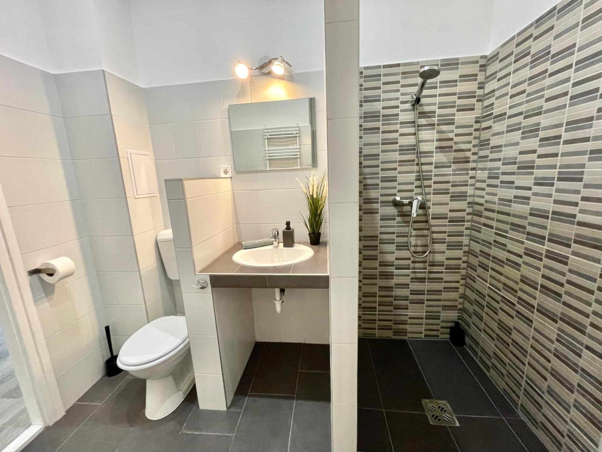 Relax With 2 Bedroom, 2 Bathroom For 6 People In The Centre Free Coffee *